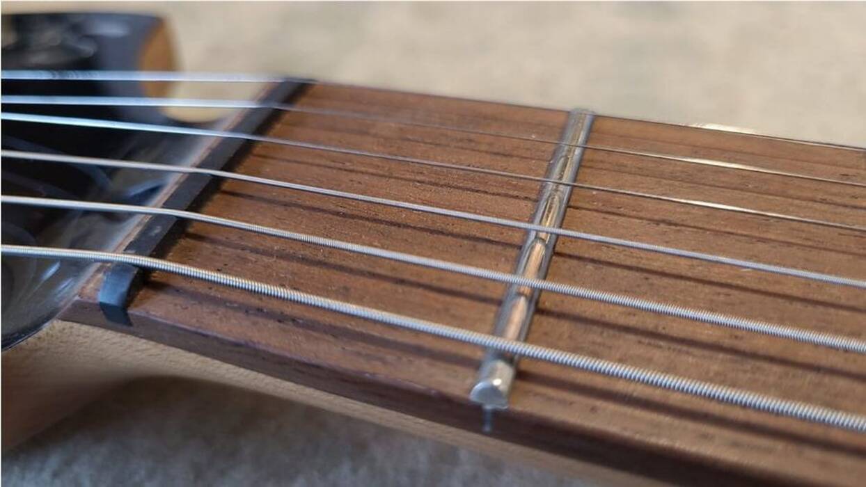Altura de las cuerdas de la guitarra