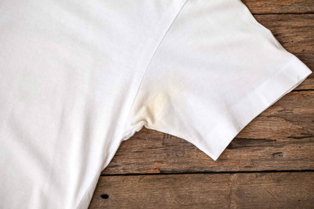 Cómo blanquear las axilas amarillas en ropa blanca?