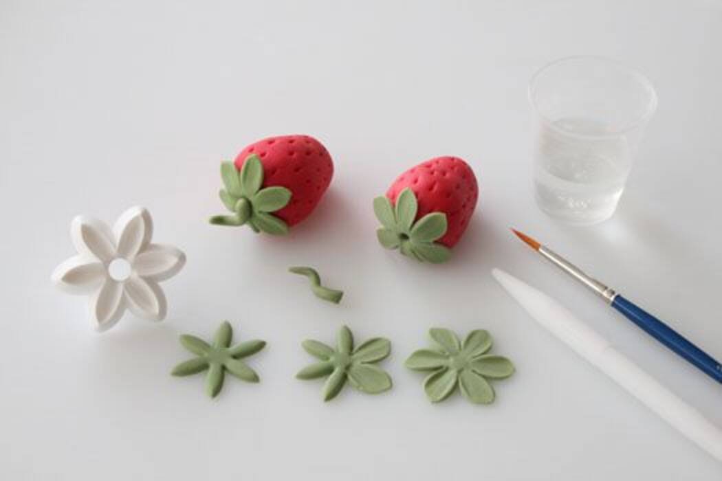 Cómo hacer fresas de plastilina?