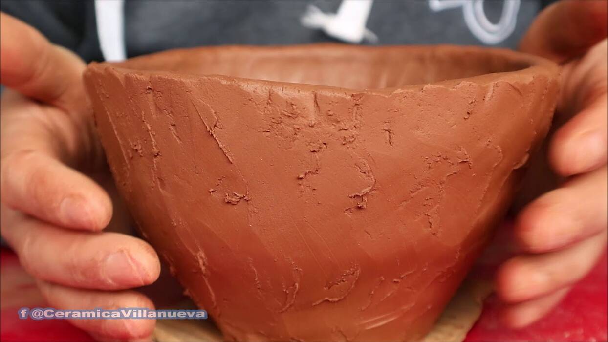 Hacer un jarrón con plastilina