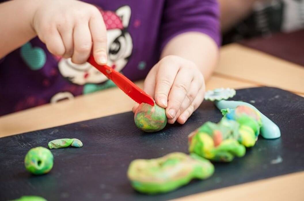 Cómo quitar la plastilina?