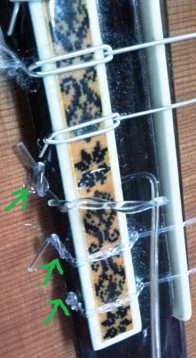 Cómo cambiar las cuerdas de una guitarra acústica?