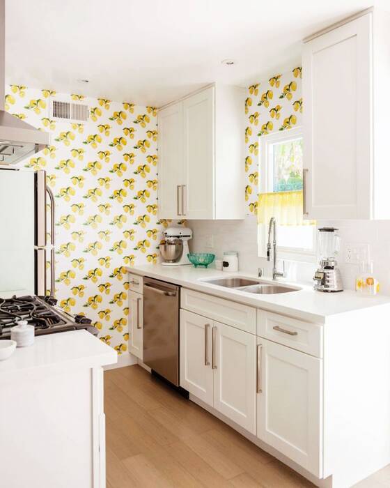Cómo elegir papel pintado para una cocina blanca?