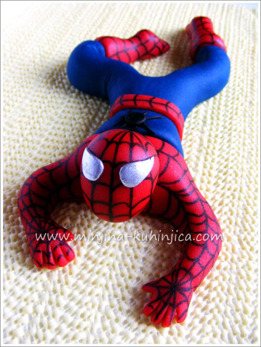 Cómo hacer un hombre araña de plastilina?