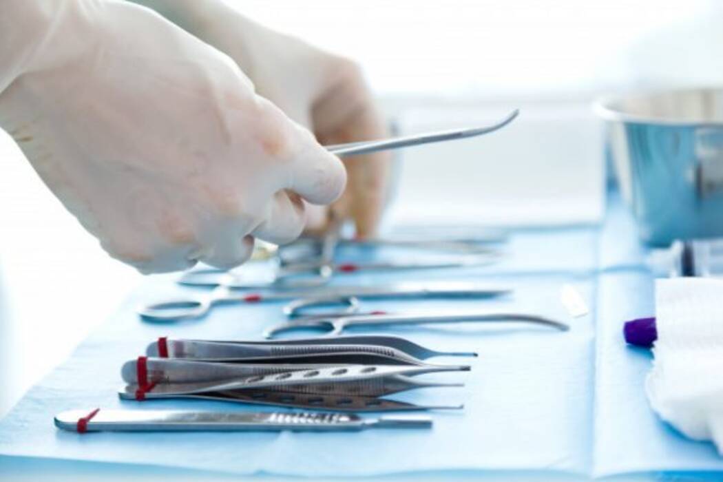 Desinfectar y esterilizar las pinzas de metal