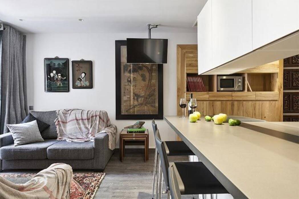 Diseño de la cocina 11 metros cuadrados. m con un sofá