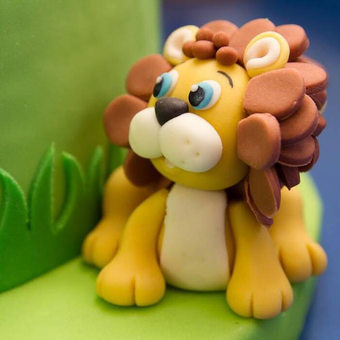 Cómo moldear un león con plastilina?