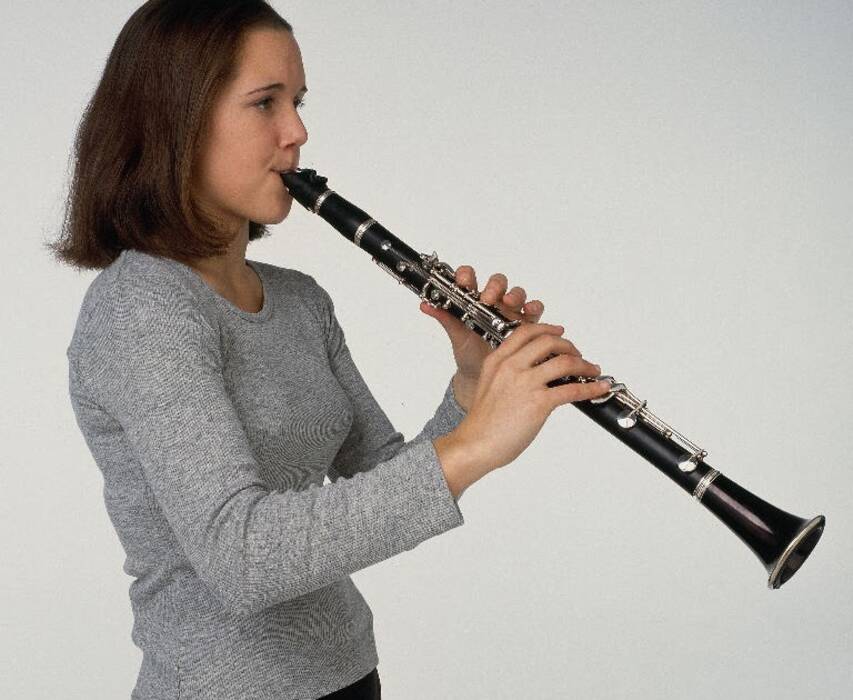 Cómo tocar el clarinete?