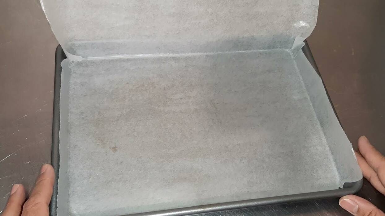 Por qué lado poner el papel de aluminio para hornear en la bandeja del horno?