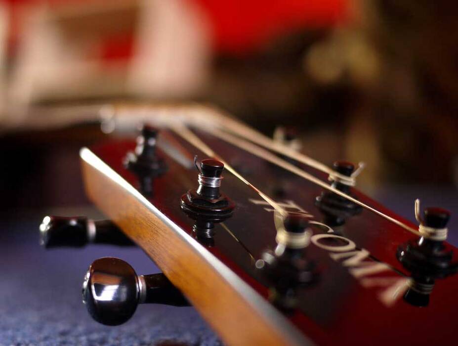 Cómo afinar una guitarra en do rebajado