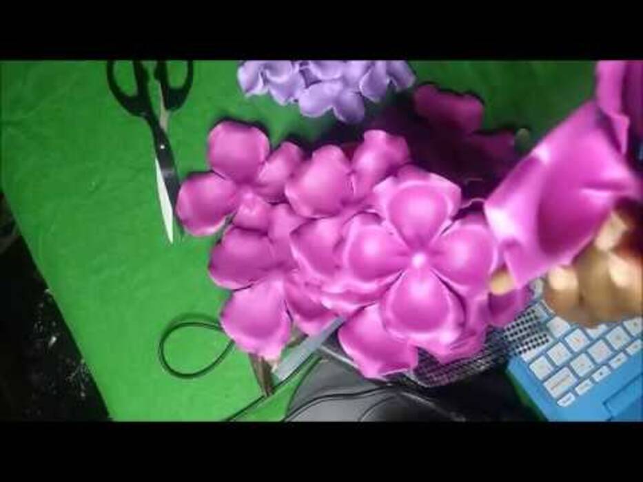 Hacer pequeñas flores de foamiran
