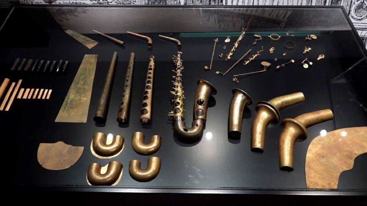 ¿Qué son los saxofones y quién los inventó??