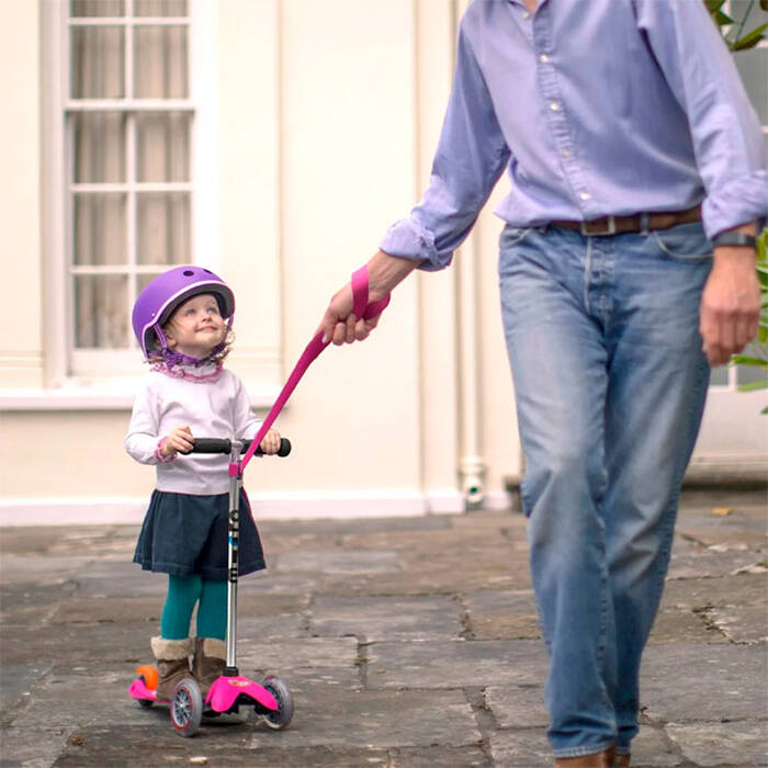 Soporte en un scooter para un niño: para qué sirve y cómo fijarlo?