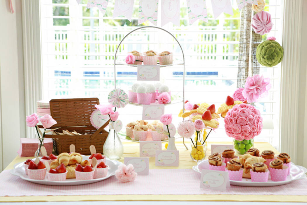 Decoración de mesa infantil para una fiesta de cumpleaños