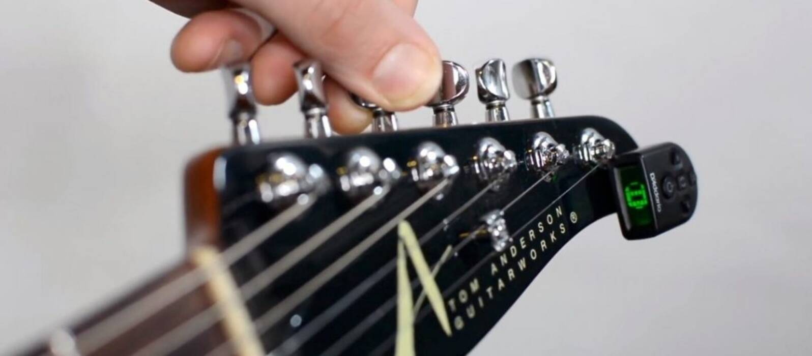 Peculiaridades de la medida de la guitarra y su afinación