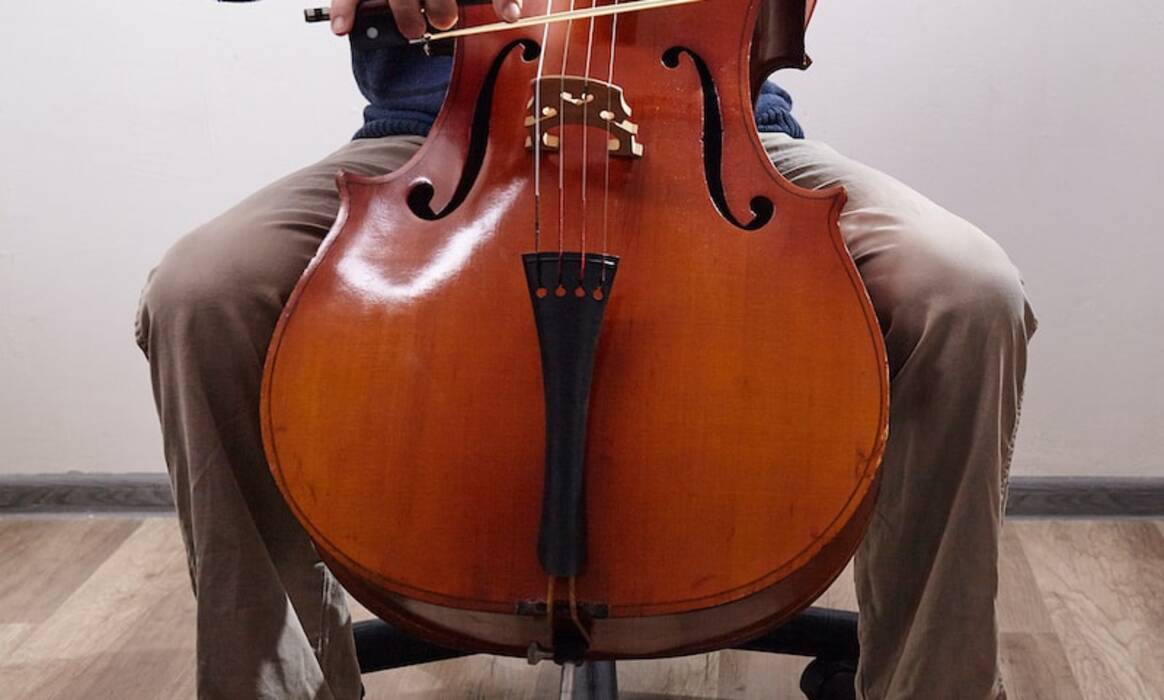 Qué es un violonchelo y cómo se toca?