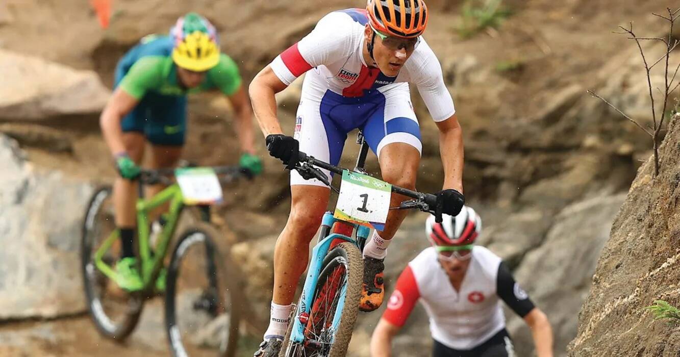 Velocidad media de un ciclista en función de varios factores